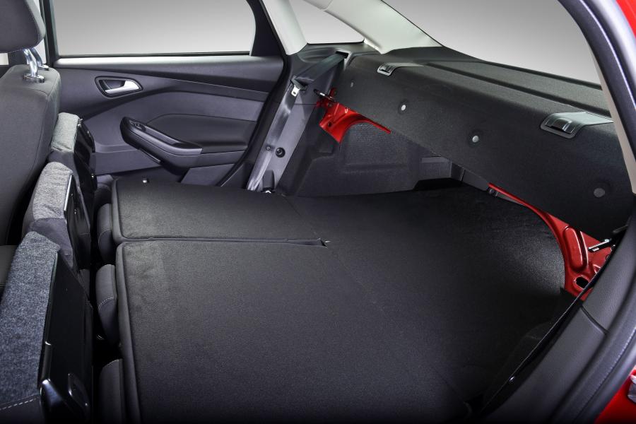 Ford Focus Sedan 2015 года  (ZA) (фото 8 из 29)